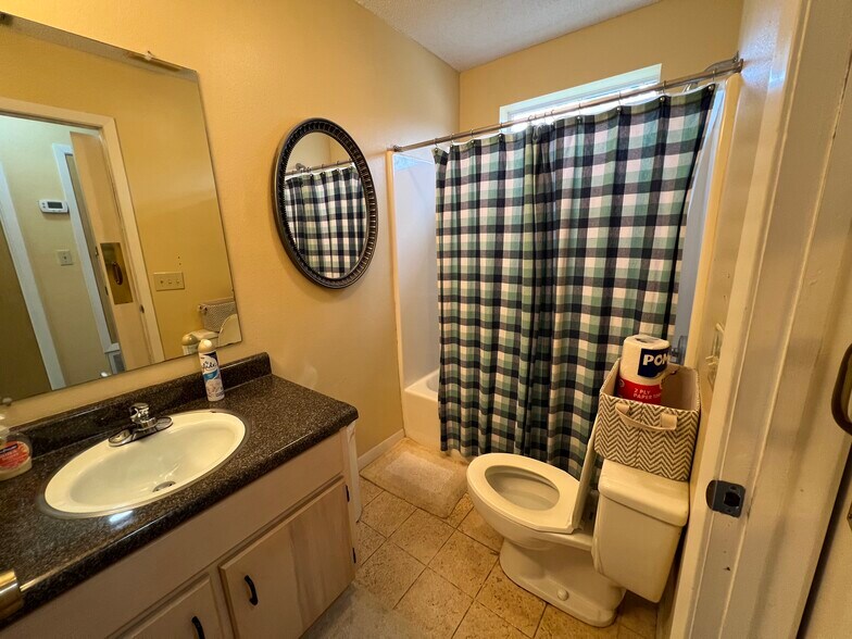 More Photos Of 901 New Warrington Rd, Pensacola Medical For Sale