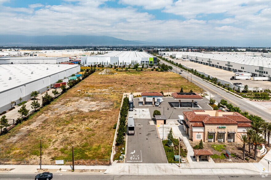 More Photos Of 11216 Citrus Ave, Fontana Distribution For Lease
