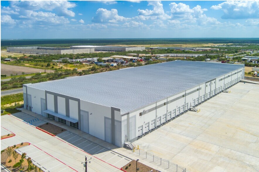 More Photos Of 102 Tottenham Dr., Laredo Warehouse For Sale