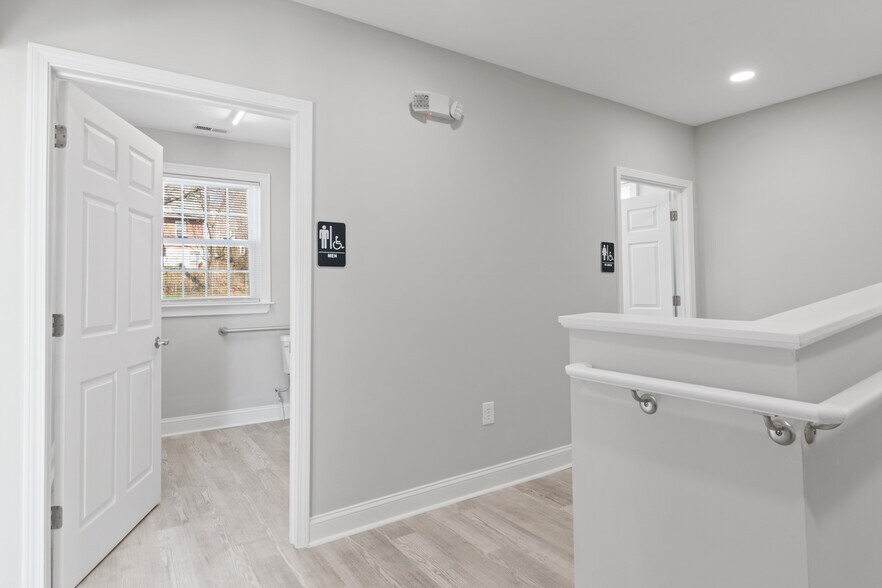 More Photos Of 44 4th St NW, Pulaski Office For Sale