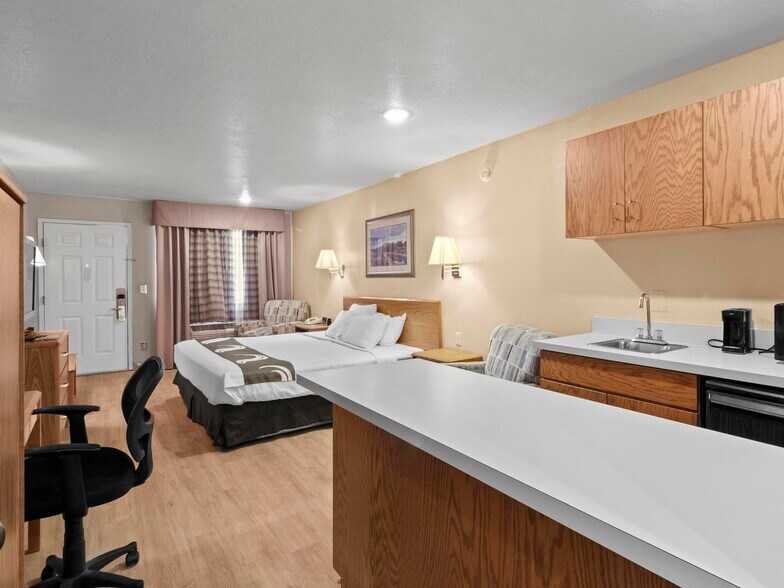 More Photos Of 250 N 1100 W, Cedar City Hotel For Sale