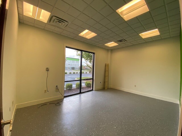 More Photos Of 616 Village Dr, Virginia Beach Office For Lease