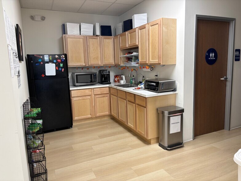 More Photos Of 346 N Azusa Ave, La Puente Storefront Retail Office For Sale