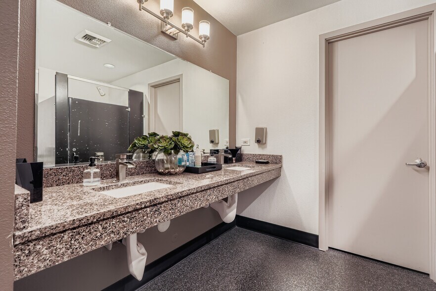 More Photos Of 6407 NE 117th Ave, Vancouver Medical For Sale