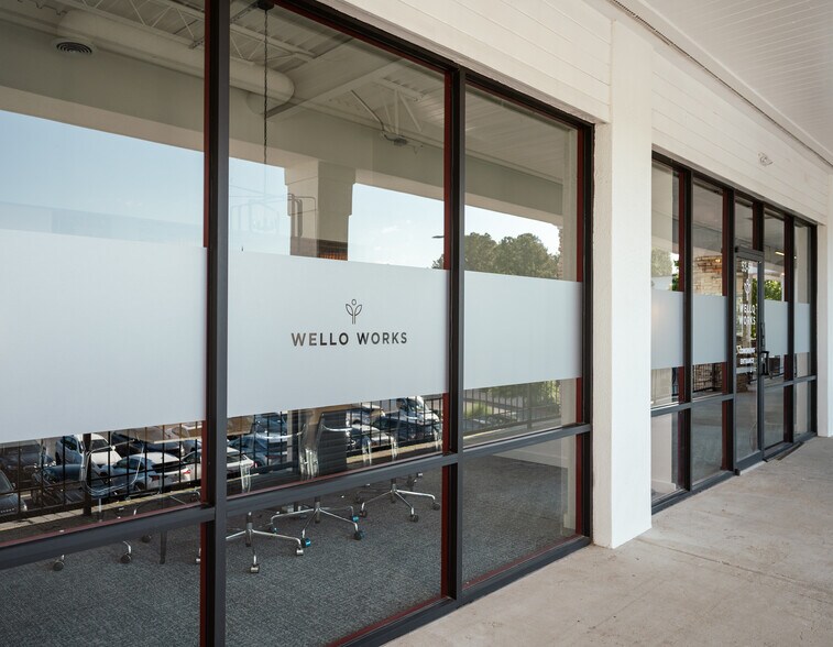 More Photos Of 4920 Roswell Rd NE, Atlanta Storefront For Lease