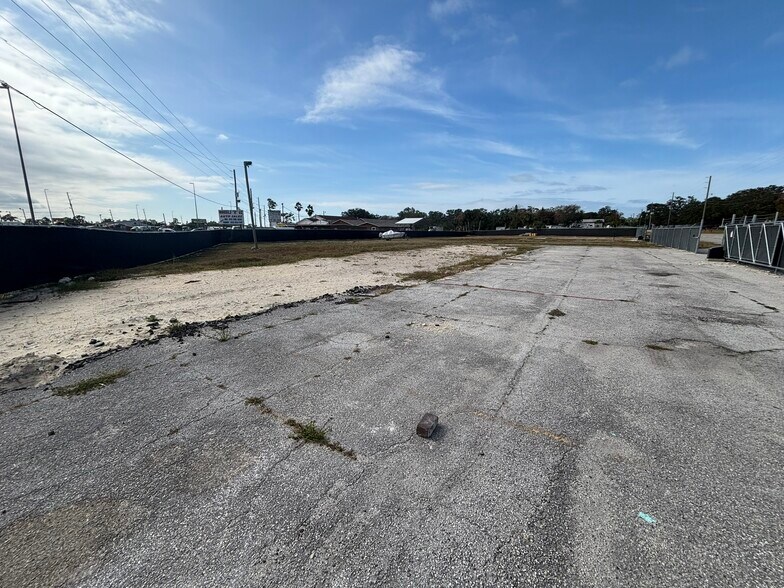 More Photos Of 7806 Maryland Ave, Hudson Land For Lease