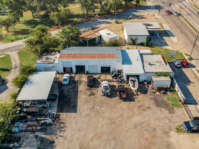 More Photos Of 3030 Cedar Crest Blvd, Dallas Flex For Sale