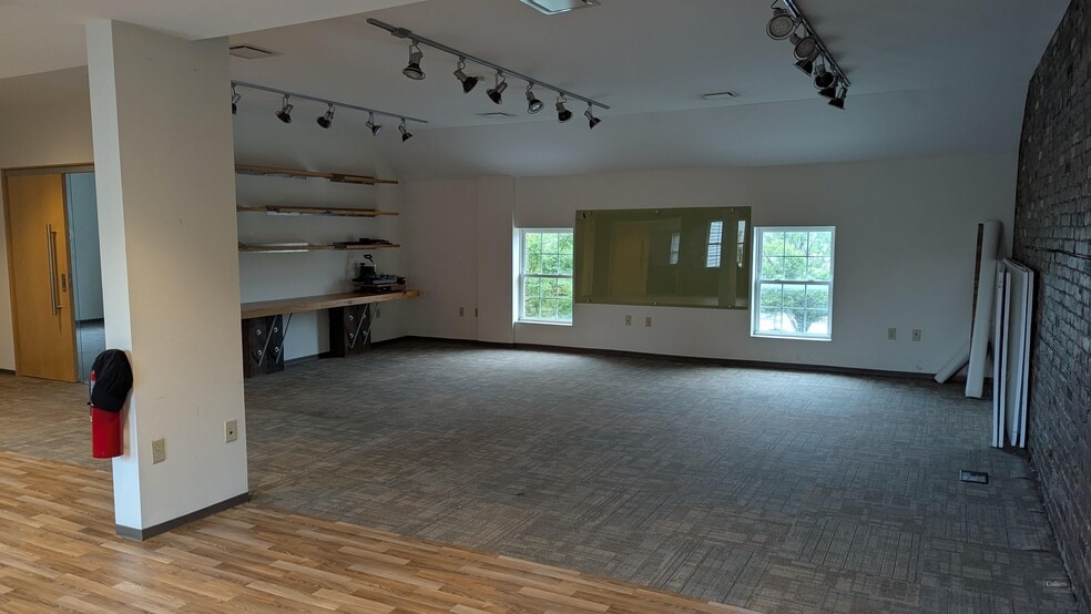 More Photos Of 16600-17000 Chagrin Blvd, Cleveland Unknown For Lease