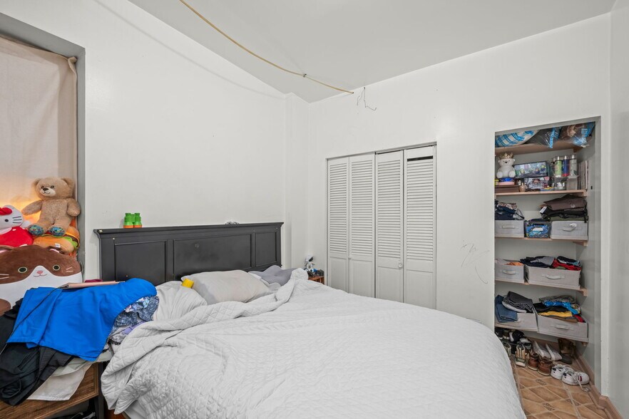 More Photos Of 2822 N Milwaukee Ave, Chicago Storefront Retail Residential For Sale