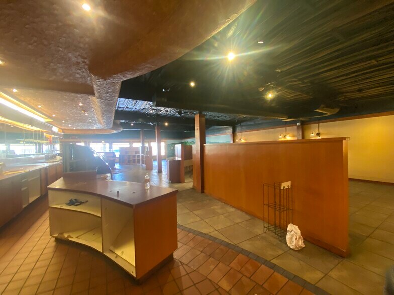 More Photos Of 3504 Highway 365, Nederland General Retail For Lease