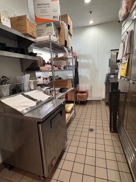 More Photos Of 7862 Warner Ave, Huntington Beach General Retail For Lease