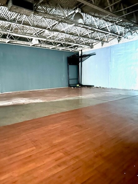 More Photos Of 16745 N I-45 Fwy, Houston Industrial For Sale