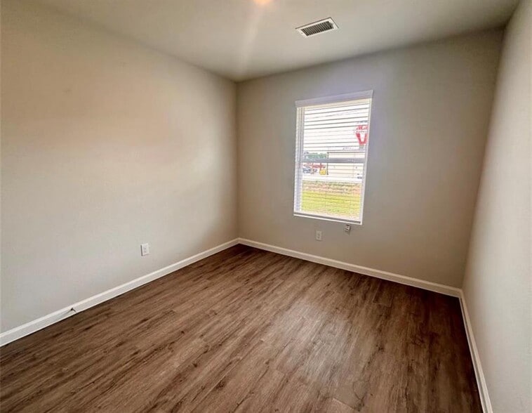 More Photos Of 501 Hines Ave, Willis Apartments For Sale