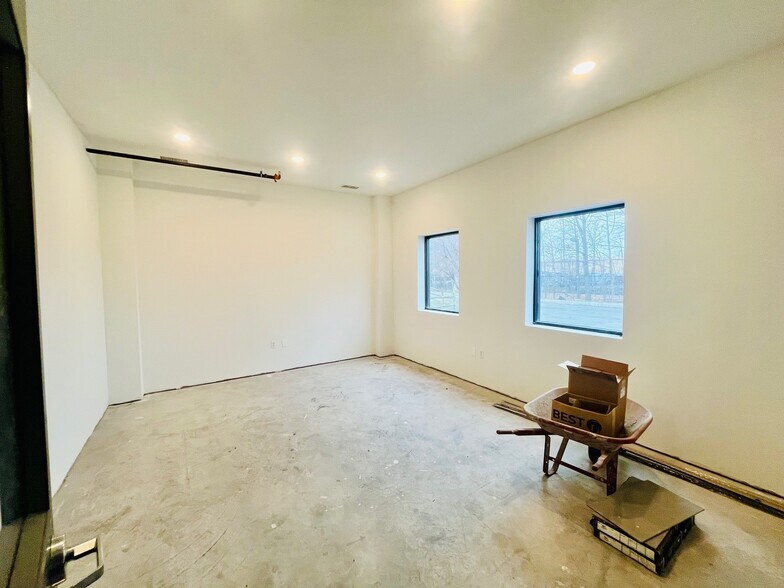 More Photos Of 3301-3393 S Clinton Ave, South Plainfield Light Distribution For Lease