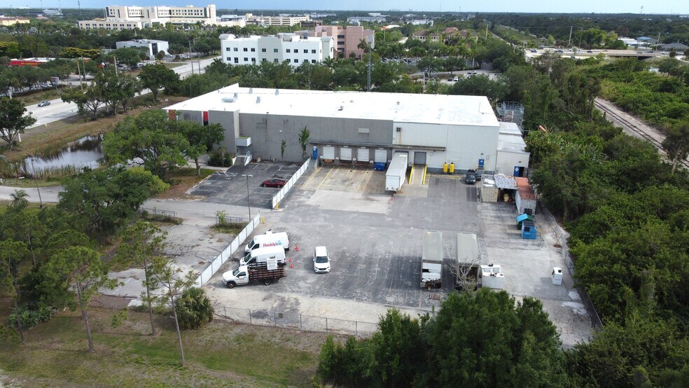 More Photos Of 13320 Metro Pky, Fort Myers Movie Radio TVStudio For Lease