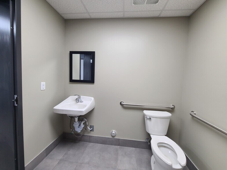 More Photos Of 1715 Eastbay Dr. Largo, Fl 33771, Largo Medical For Lease