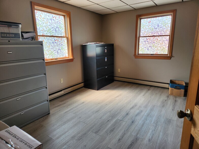 More Photos Of 53 -55 Rte 30 N, Castleton Flex For Sale