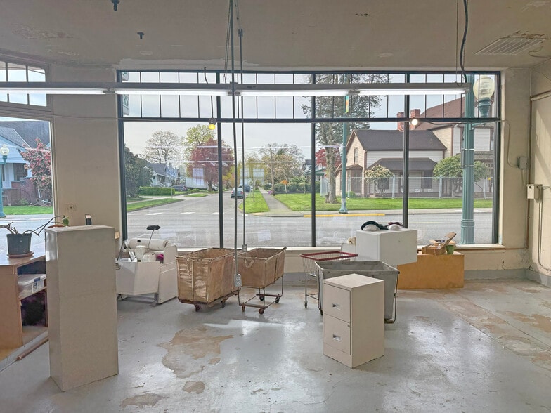 More Photos Of 1229 Main St, Sumner Freestanding For Sale