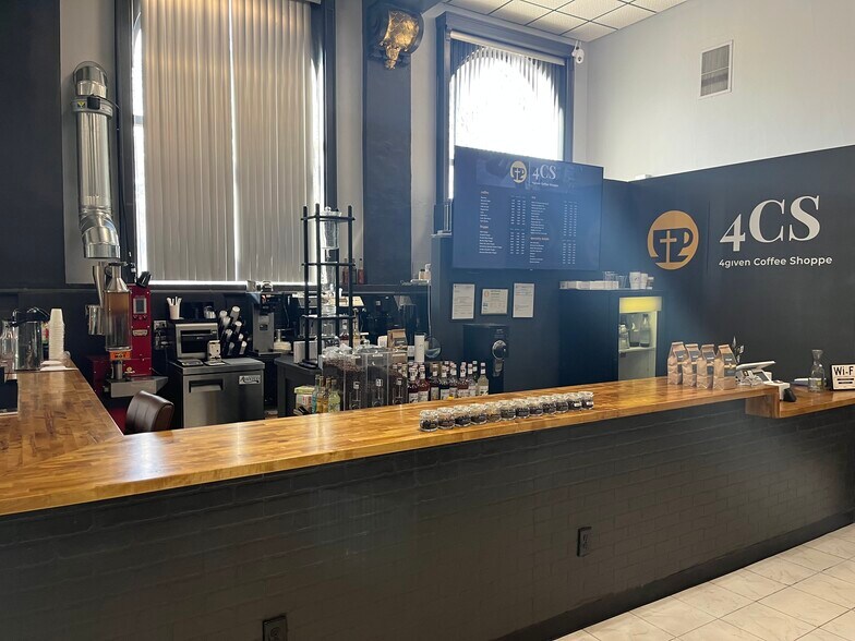 More Photos Of 1034 S 18th St, Manitowoc Flex For Lease