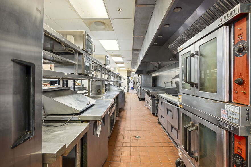 More Photos Of 350 University Blvd, Harrisonburg Freestanding For Sale