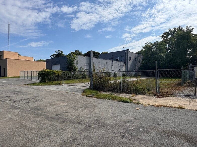 More Photos Of 19 Silver St, Rochester Distribution For Sale