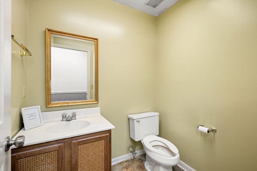 More Photos Of 300 Forest Ave, Chattanooga Office For Sale