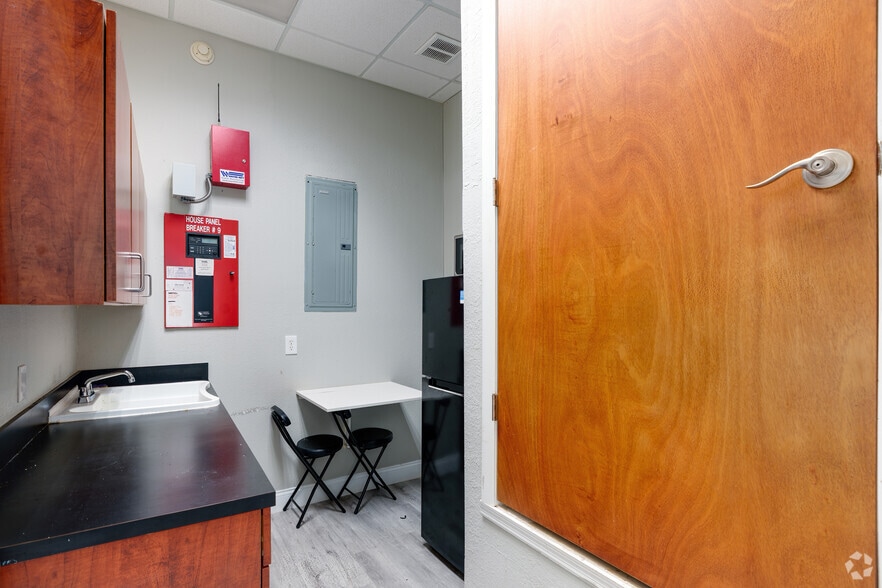 More Photos Of 2100 N Orange Ave, Orlando Medical For Sale