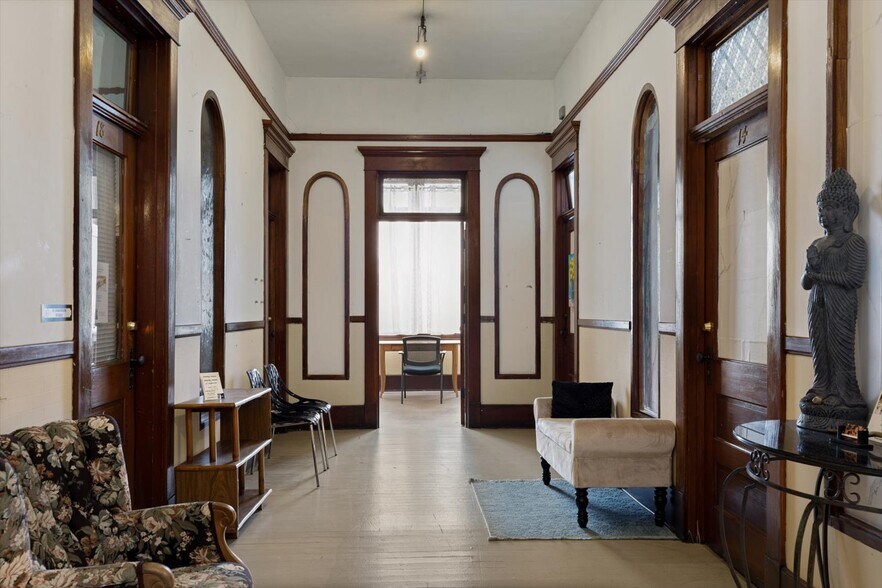 More Photos Of 619 Commercial Ave, Anacortes Storefront Retail Office For Sale