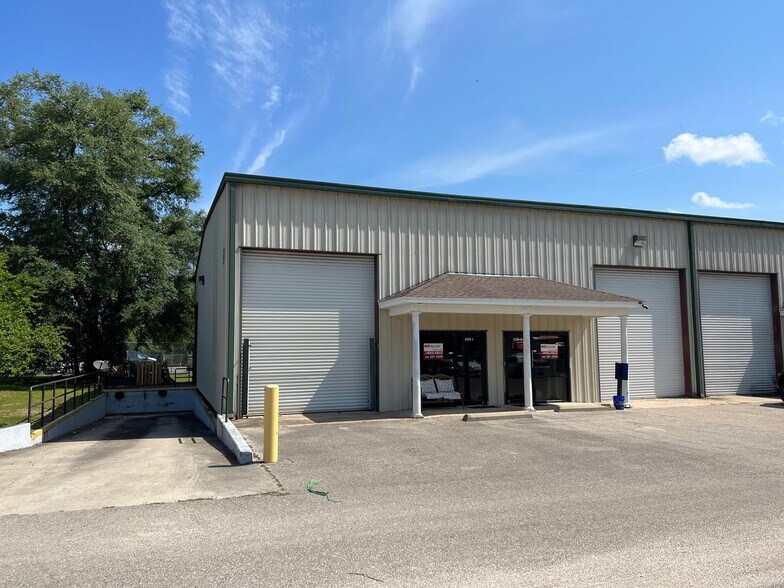 More Photos Of 250 Ram Blvd, Midway Warehouse For Lease