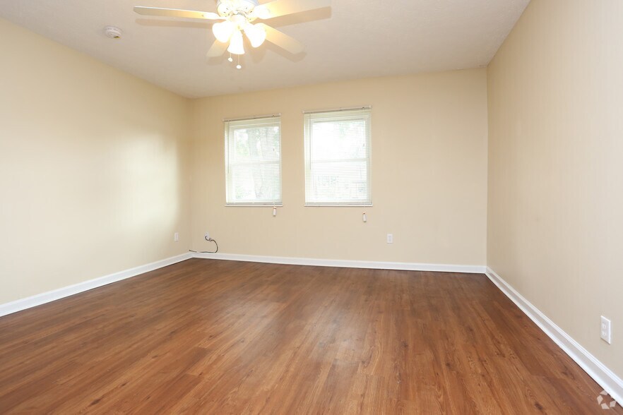 More Photos Of 810-811 Howard Ave, Jeffersonville Multifamily For Sale
