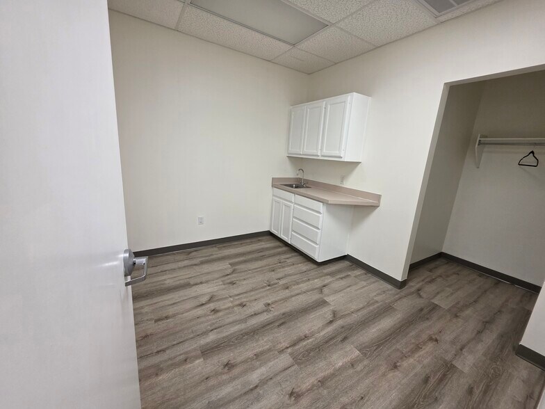 More Photos Of 5601-5605 Virginia Pky, McKinney Medical For Lease