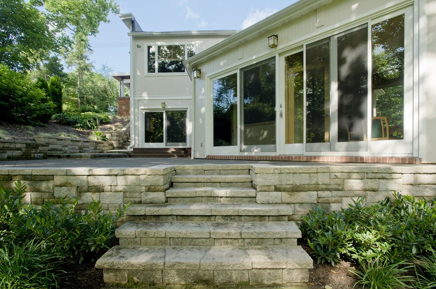 More Photos Of 10829 Falls Rd, Lutherville Timonium Office For Sale