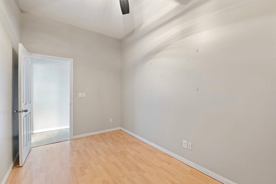 More Photos Of 1922 9th Ave SE, Calgary Storefront Retail Residential For Sale