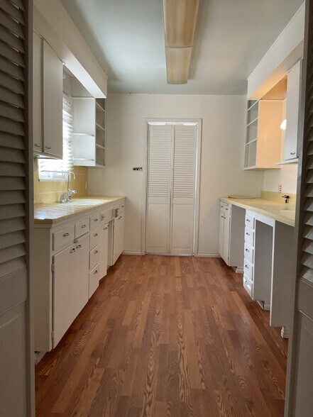 More Photos Of 626 Civic Center Dr, Vista Medical For Lease