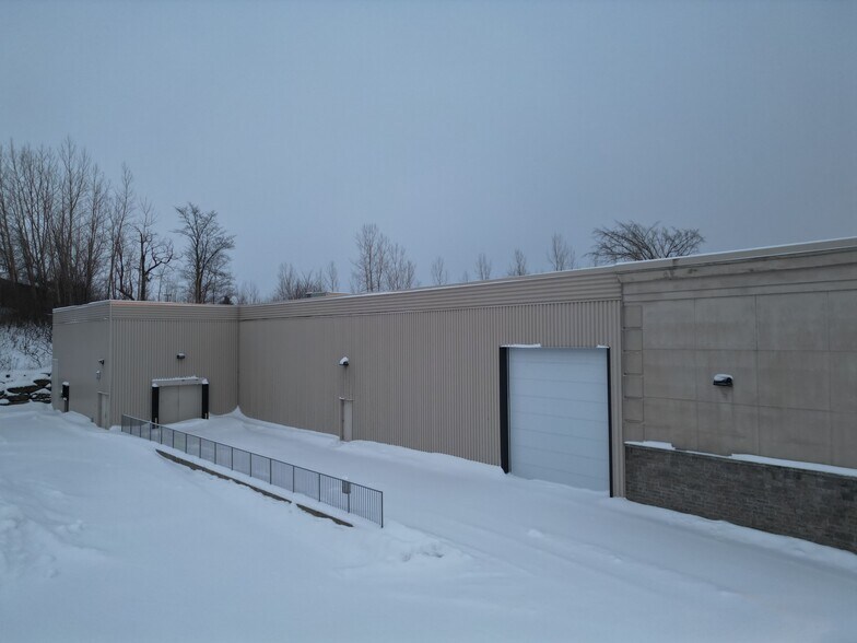 More Photos Of 2747 Chamberland St, Clarence-Rockland Freestanding For Lease