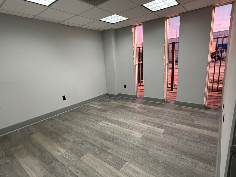More Photos Of 5710 Star Ln, Houston Warehouse For Lease