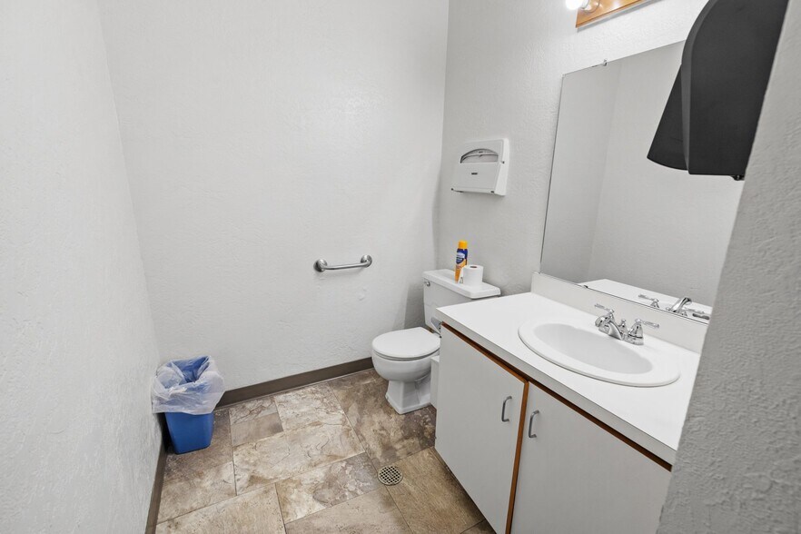 More Photos Of 255 S Main St, Richfield Office For Sale