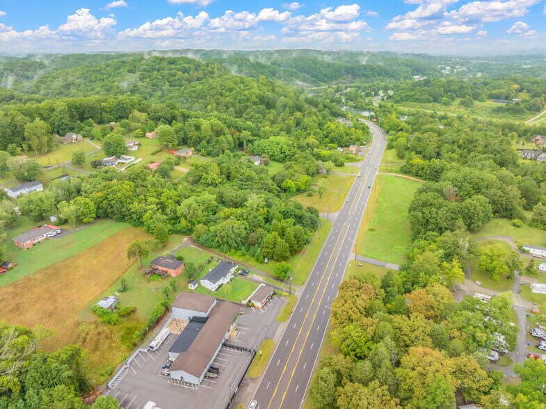 More Photos Of 927 S Charles G Seivers Blvd, Clinton General Retail For Sale