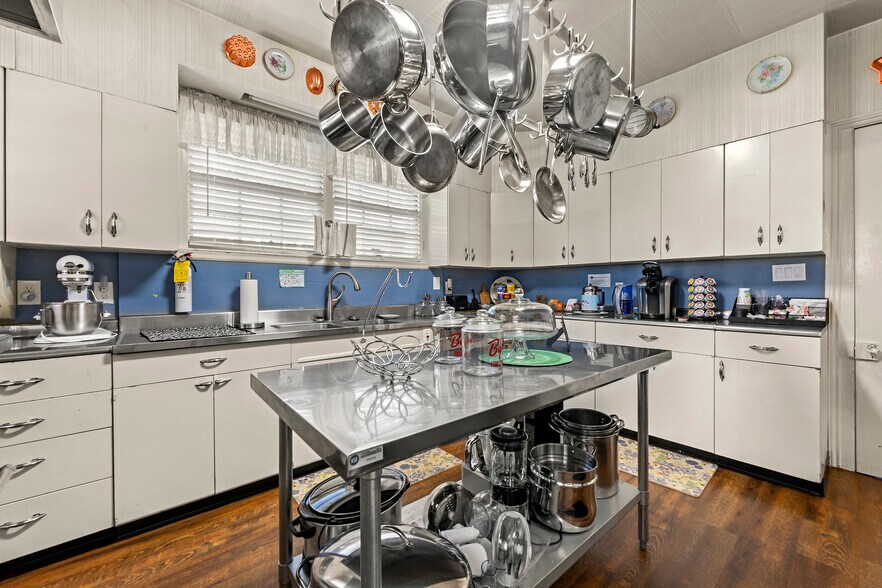 More Photos Of 132 E College St, Griffin Hospitality For Sale