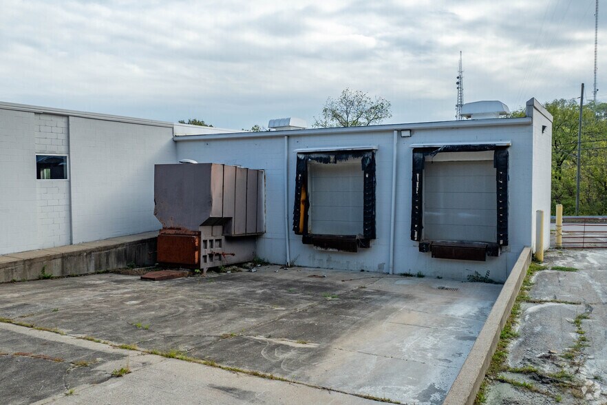 More Photos Of 2181 Grand Ave, Cincinnati Manufacturing For Sale