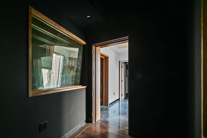 More Photos Of 5520-5522 Cahuenga Blvd, North Hollywood Freestanding For Sale