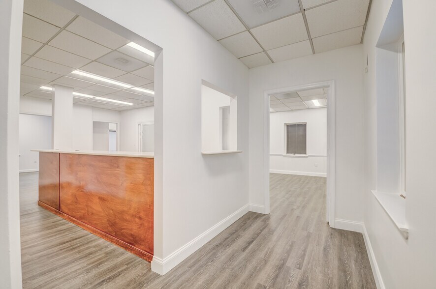 More Photos Of 4609 Pinecrest Office Park Dr, Alexandria Medical For Sale