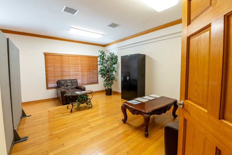 More Photos Of 12041-12043 Jefferson Blvd, Culver City Office For Sale