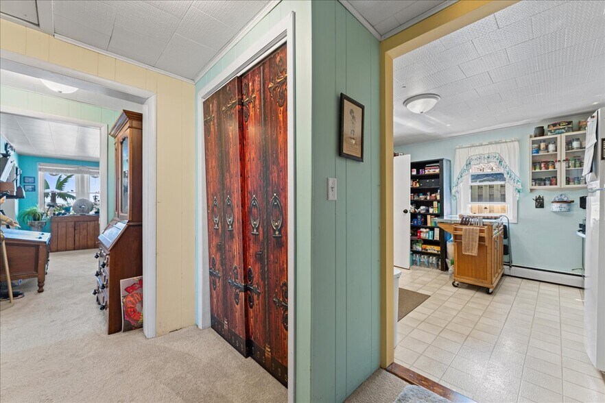 More Photos Of 517 Milwaukee St, Kewaunee General Retail For Sale
