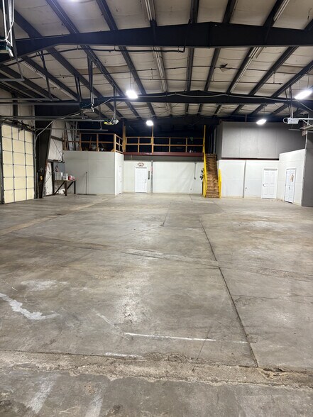 More Photos Of 1818 Scherer Pky, Saint Charles Warehouse For Sale