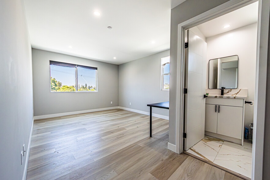More Photos Of 2223 S Highland Ave, Los Angeles Apartments For Sale