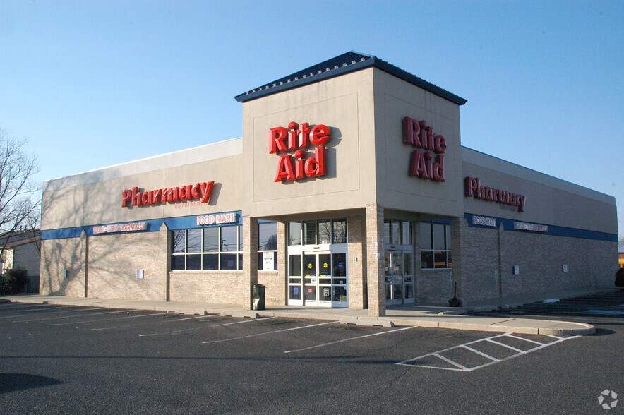 Primary Photo Of 490 Hurffville Crosskeys Rd, Sewell Drugstore For Lease