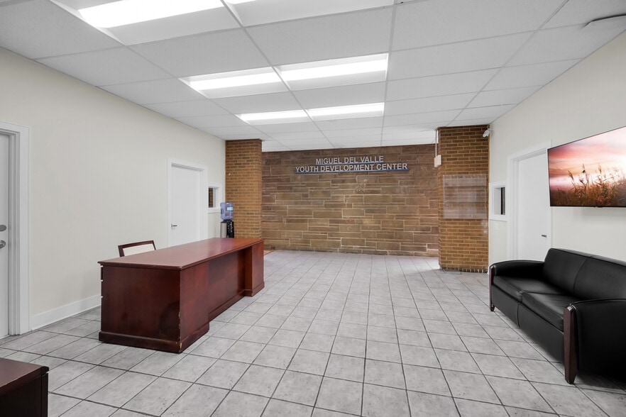 More Photos Of 3909 W Fullerton Ave, Chicago Medical For Sale