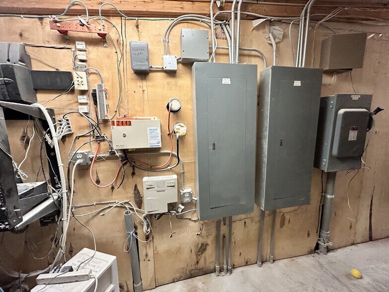 More Photos Of 2440 Clare Ln Ne, Rochester Flex For Sale