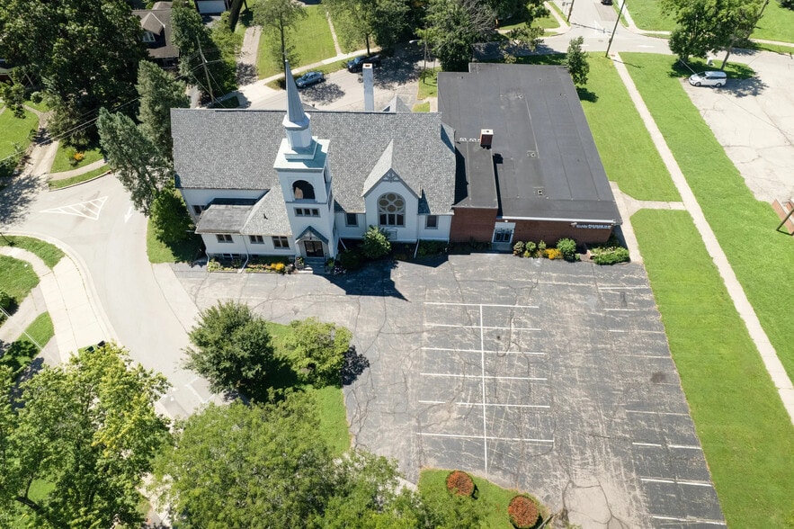 More Photos Of 210 Parkway Ave, Cincinnati Specialty For Sale